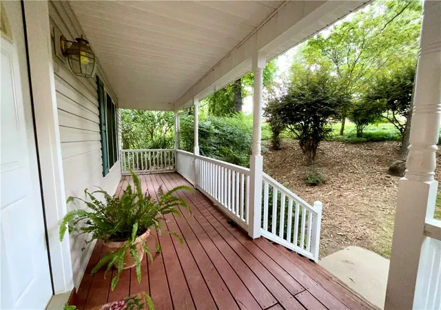 Photo 3 of Single family home for sale at 2000 Ridgeview Ln, Seneca, SC 29678 | MLS# 20303478 | Listing updated on 2026-08-01
