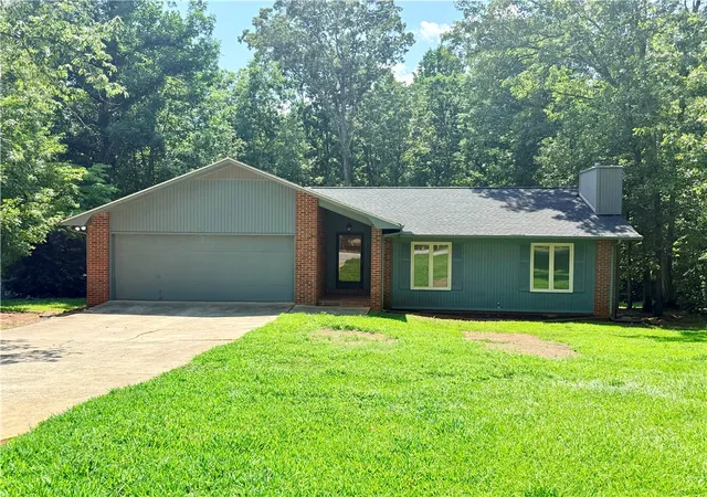 1st image of 412 Hartwell Dr, Seneca, SC 29672 | MLS# 20303396