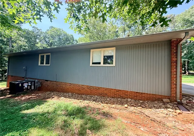 31st image of 412 Hartwell Dr, Seneca, SC 29672 | MLS# 20303396