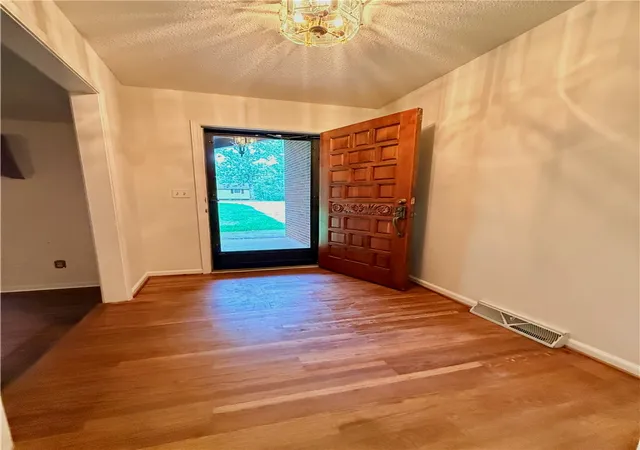 Photo 3 of Single family home for sale at 412 Hartwell Dr, Seneca, SC 29672 | MLS# 20303396 | Listing updated on 2026-09-06