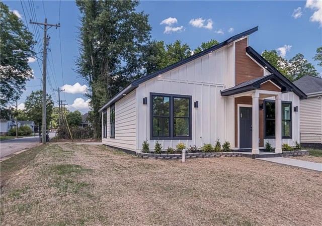 Photo 3 of Single family home for sale at 207 Brissey St, Anderson, SC 29624 | MLS# 20303509 | Listing updated on 2026-08-26