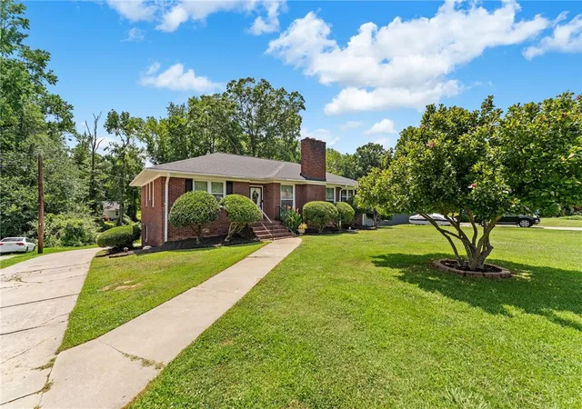 Photo 3 of Single family home for sale at 108 Hiawatha Dr, Belton, SC 29627 | MLS# 20303372 | Listing updated on 2026-09-17