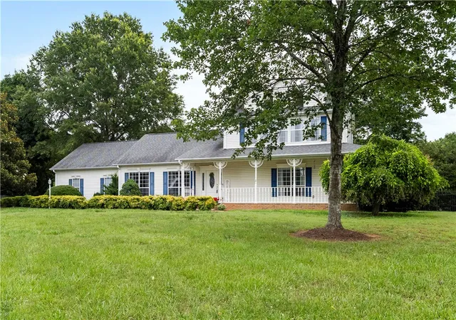 2nd image of 104 Wren Crossing Ct, Easley, SC 29642 | MLS# 20302831