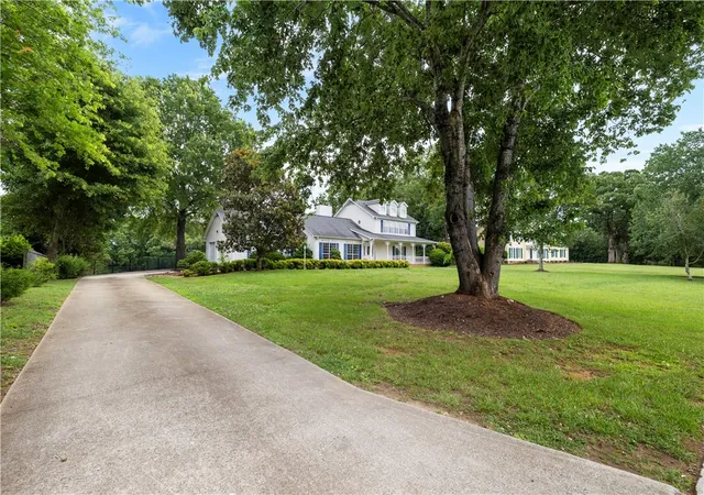 Photo 3 of Single family home for sale at 104 Wren Xing Ct, Easley, SC 29642 | MLS# 20302831 | Listing updated on 2026-08-20