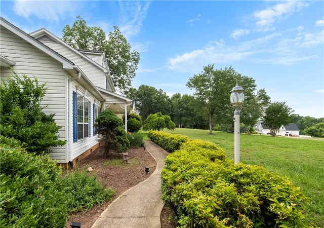 Photo 4 of Single family home for sale at 104 Wren Xing Ct, Easley, SC 29642 | MLS# 20302831 | Listing updated on 2026-08-20