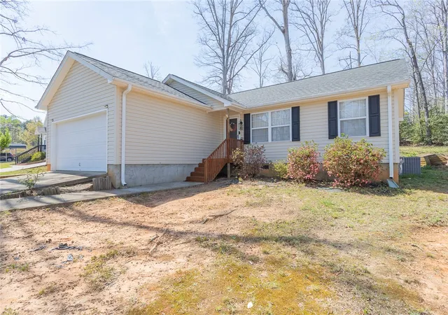 Photo 2 of Single family home for sale at 107 Brookside Cir, Honea Path, SC 29654 | MLS# 20303527 | Listing updated on 2026-09-03