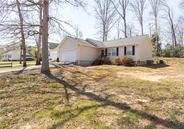 Photo 3 of Single family home for sale at 107 Brookside Cir, Honea Path, SC 29654 | MLS# 20303527 | Listing updated on 2026-09-03
