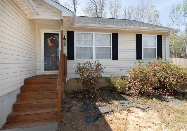 Photo 4 of Single family home for sale at 107 Brookside Cir, Honea Path, SC 29654 | MLS# 20303527 | Listing updated on 2026-09-03