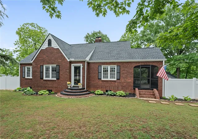 1st image of 709 W Main St, Pickens, SC 29671 | MLS# 20303589