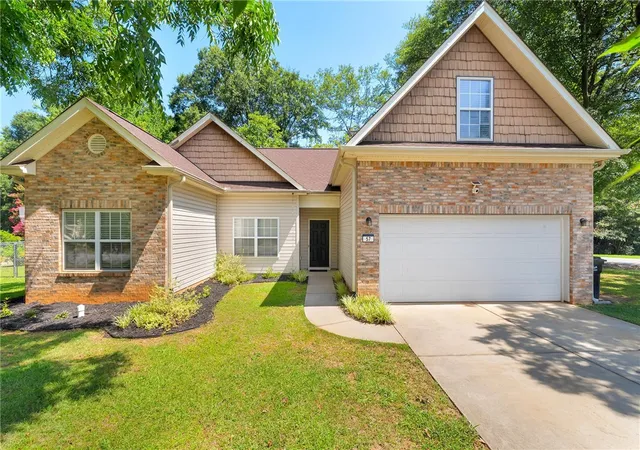 Homes for sale in Simpsonville, SC | 57 Seminole Dr, Simpsonville, SC 29680 | MLS# 20303448