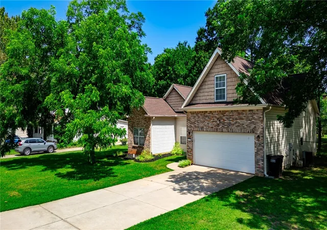 Homes for sale in Simpsonville, SC | 57 Seminole Dr, Simpsonville, SC 29680 | MLS# 20303448