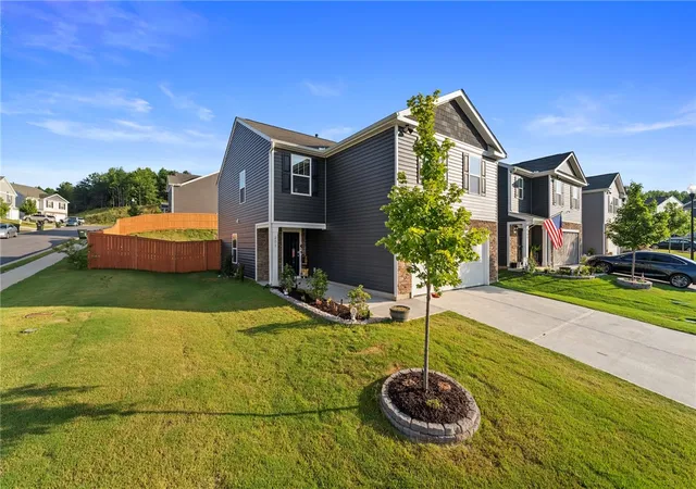 Photo 3 of Single family home for sale at 201 Elderberry Ln, Easley, SC 29640 | MLS# 20303626 | Listing updated on 2026-07-12