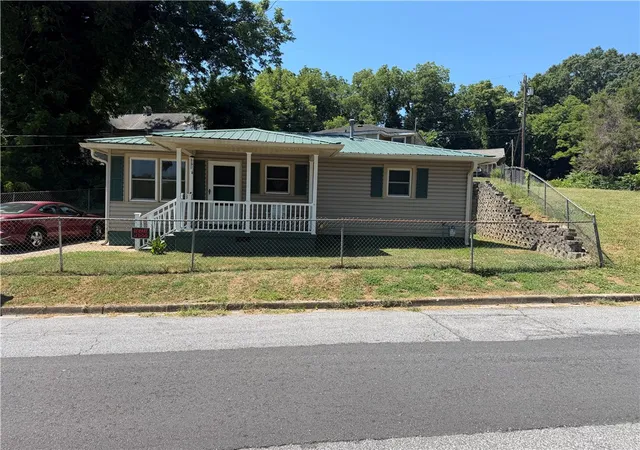 Photo 1 of Single family home for sale at 510 E Market St, Anderson, SC 29624 | MLS# 20303635 | Listing updated on 2026-08-25