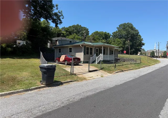 Photo 2 of Single family home for sale at 510 E Market St, Anderson, SC 29624 | MLS# 20303635 | Listing updated on 2026-08-25