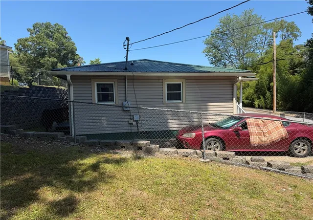 Photo 3 of Single family home for sale at 510 E Market St, Anderson, SC 29624 | MLS# 20303635 | Listing updated on 2026-08-25