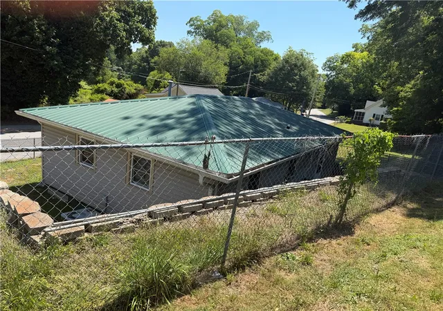 Photo 4 of Single family home for sale at 510 E Market St, Anderson, SC 29624 | MLS# 20303635 | Listing updated on 2026-08-25