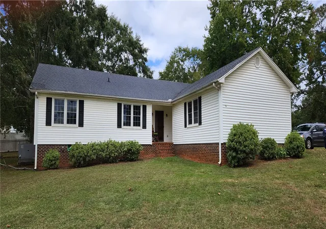 Single family home for sale at 304 Stonehaven Dr, Anderson, SC 29625 | MLS# 20303627