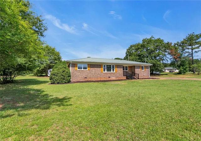 Photo 2 of Single family home for sale at 1500 Mountain View Rd, Anderson, SC 29626 | MLS# 20303622 | Listing updated on 2026-09-14