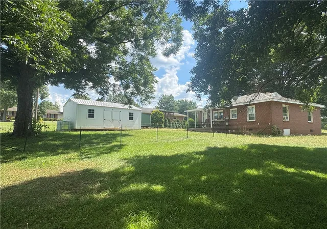 Photo 3 of Sale Pending at 901 Airline Rd, Anderson, SC 29624 | MLS# 20303571 | Listing updated on 2026-09-17