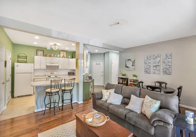Listing Photo 5 - Condo for sale in building located at 160 Wexford Dr, Anderson, SC 29621 - Unit #202