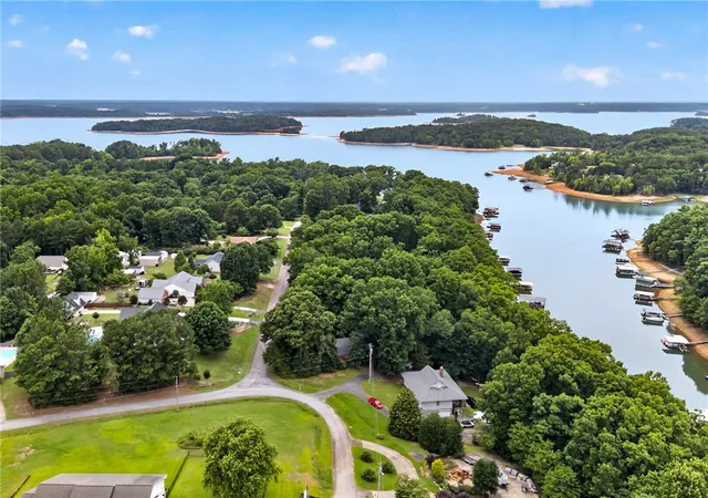 Photo 2 of Single family home for sale at 534 Broadwater Cir, Anderson, SC 29626 | MLS# 20303614 | Listing updated on 2026-10-25