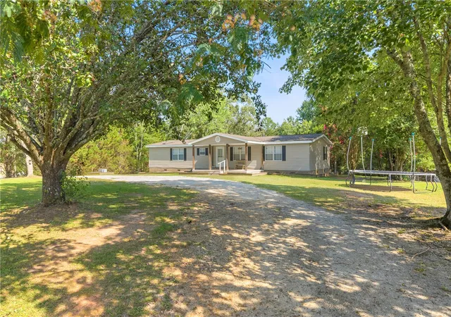 Photo 3 of Manufactured home for sale at 102 Pitts Rd, Walhalla, SC 29691 | MLS# 20303625 | Listing updated on 2026-09-11