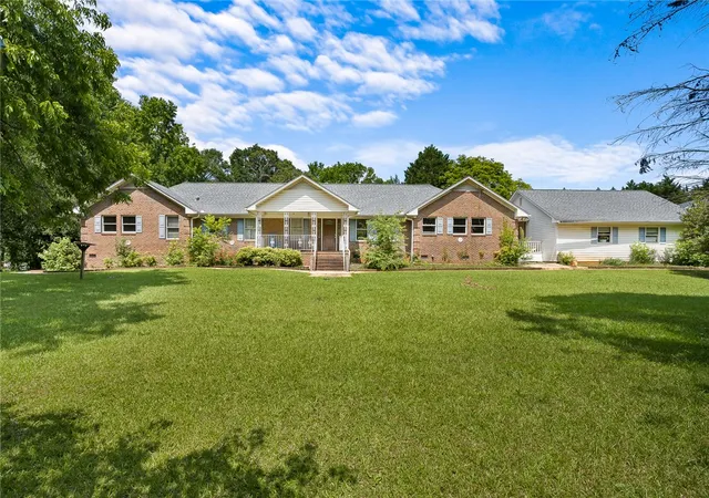 Photo 1 of Single family home for sale at 111 Shore Line Dr, Anderson, SC 29626 | MLS# 20303408 | Listing updated on 2026-10-02