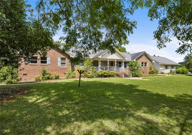 Photo 2 of Single family home for sale at 111 Shore Line Dr, Anderson, SC 29626 | MLS# 20303408 | Listing updated on 2026-10-02