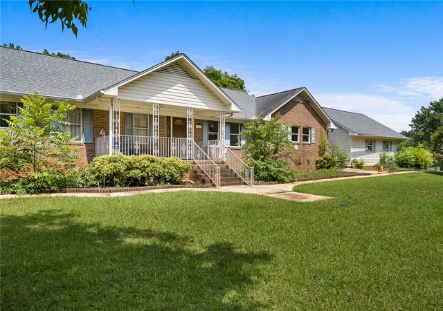 Photo 3 of Single family home for sale at 111 Shore Line Dr, Anderson, SC 29626 | MLS# 20303408 | Listing updated on 2026-10-02