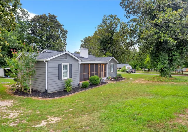Photo 3 of Sale Pending at 702 Williams St, Williamston, SC 29697 | MLS# 20303592 | Listing updated on 2026-09-30