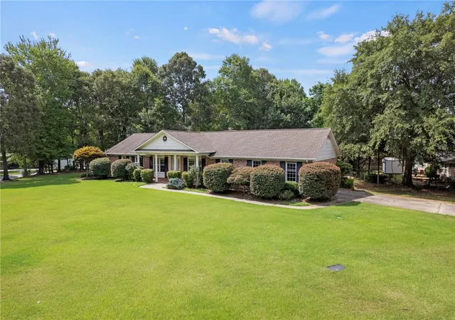 2nd image of 200 Pine Wood Dr, Greenville, SC 29607 | MLS# 20303705