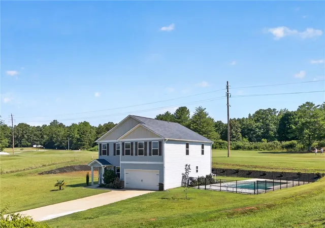 Photo 2 of Single family home for sale at 2007 Aberdeen Ln, Walhalla, SC 29691 | MLS# 20303667 | Listing updated on 2026-09-15