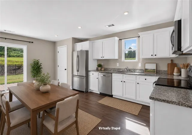 Photo 3 of Single family home for sale at 2007 Aberdeen Ln, Walhalla, SC 29691 | MLS# 20303667 | Listing updated on 2026-09-15