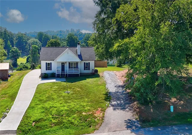 1st image of 664 Debra Dr, Westminster, SC 29693 | MLS# 20303639