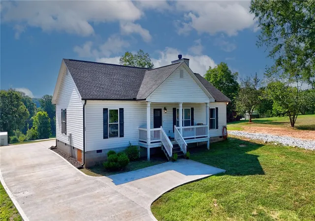 2nd image of 664 Debra Dr, Westminster, SC 29693 | MLS# 20303639