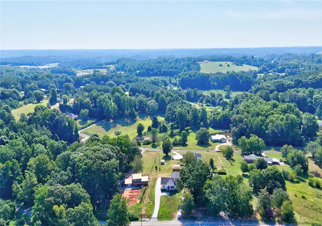 Photo 4 of Single family home for sale at 664 Debra Dr, Westminster, SC 29693 | MLS# 20303639 | Listing updated on 2026-07-30
