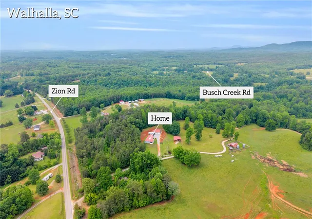 Photo 3 of Manufactured home for sale at 721 Cedar Crst Trl, Walhalla, SC 29691 | MLS# 20303580 | Listing updated on 2026-09-18