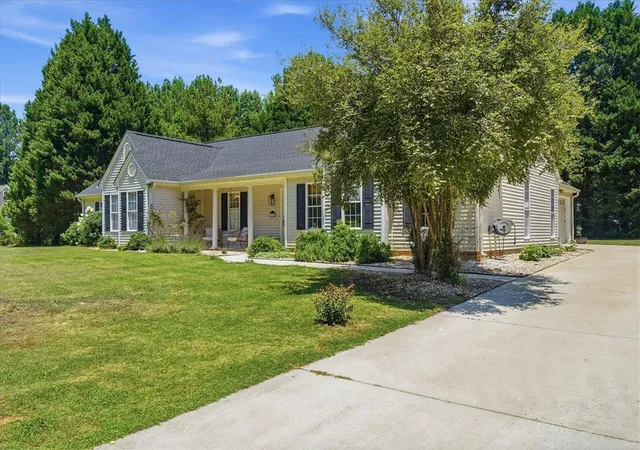 Photo 3 of Single family home for sale at 201 Haynie Dr, Belton, SC 29627 | MLS# 20303708 | Listing updated on 2026-07-10