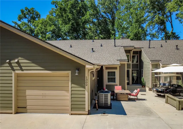 Photo 2 of Townhouse for sale at 1302 Leeward Rd, Anderson, SC 29625 | MLS# 20303652 | Listing updated on 2026-09-04
