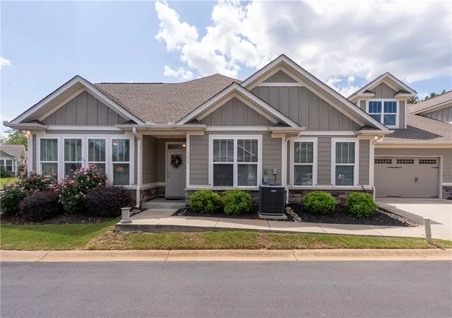 Townhouse for sale at 130 Preston Ridge Dr, Seneca, SC 29672 | MLS# 20303737