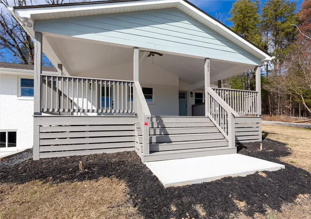 Photo 2 of Single family home for sale at 101 Fairview Dr, Greenville, SC 29609 | MLS# 20303741 | Listing updated on 2026-07-30