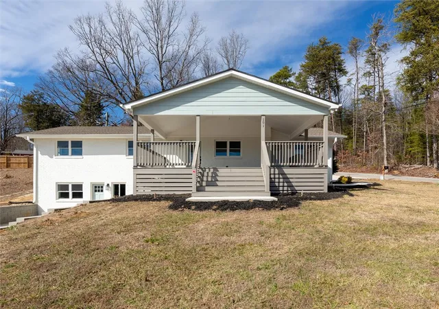 Photo 4 of Single family home for sale at 101 Fairview Dr, Greenville, SC 29609 | MLS# 20303741 | Listing updated on 2026-07-30