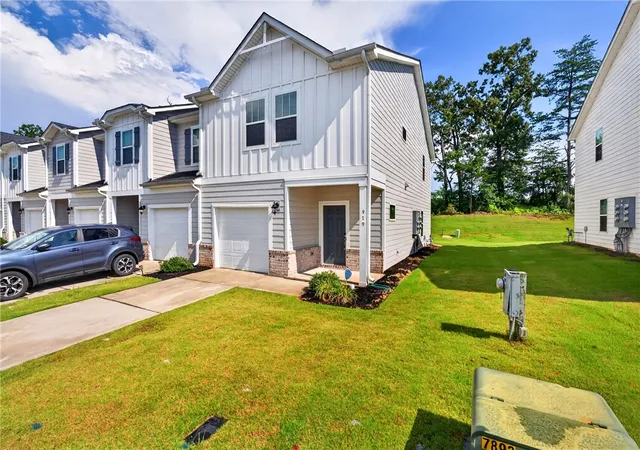 Photo 2 of Townhouse for sale at 919 Yarn Way, Greer, SC 29651 | MLS# 20303774 | Listing updated on 2026-09-10