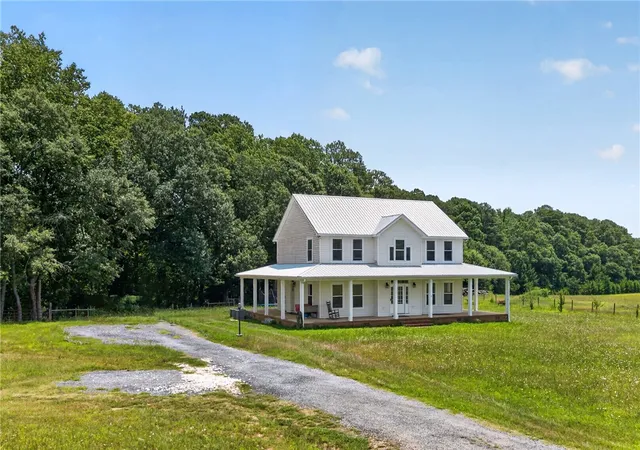 Photo 2 of Single family home for sale at 131 Singletree Ln, Belton, SC 29627 | MLS# 20303778 | Listing updated on 2026-09-16