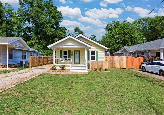 3rd image of 107 Chandler St, Greenville, SC 29609 | MLS# 20303166
