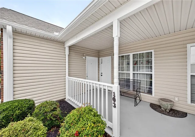Homes for sale in Easley, SC | 103 Reef Ct, Easley, SC 29642