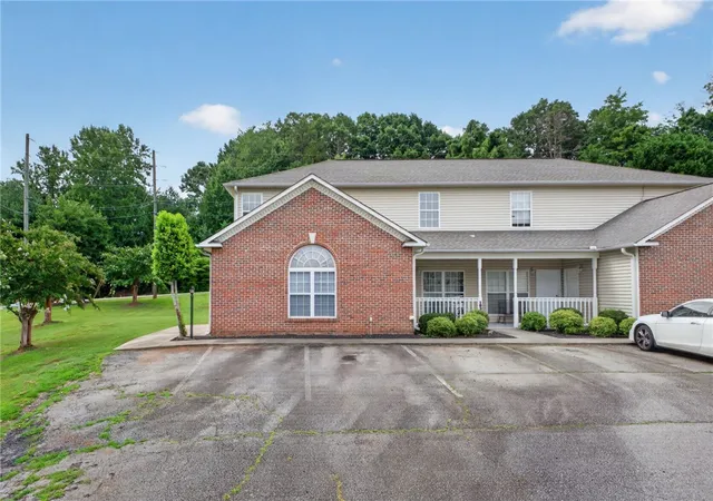 Homes for sale in Easley, SC | 103 Reef Ct #A, Easley, SC 29642 | MLS# 20303787