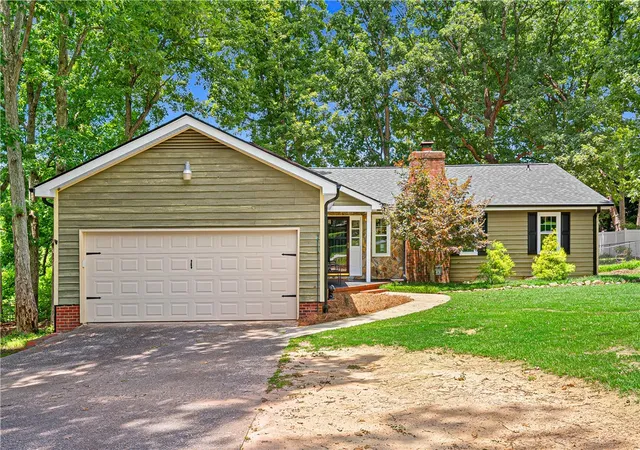 2nd image of 121 White Oak Dr, Easley, SC 29642 | MLS# 20303561