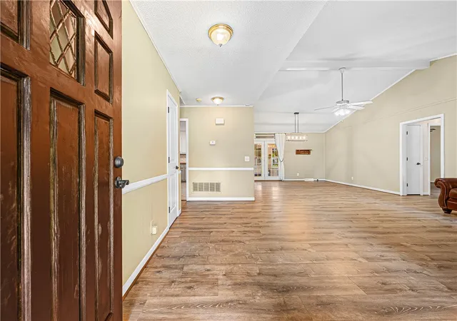 4th image of 121 White Oak Dr, Easley, SC 29642 | MLS# 20303561