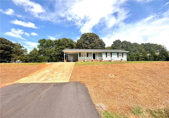 Photo 2 of Single family home for sale at 5618 N 187 Highway, Anderson, SC 29625 | MLS# 20303777 | Listing updated on 2026-08-04